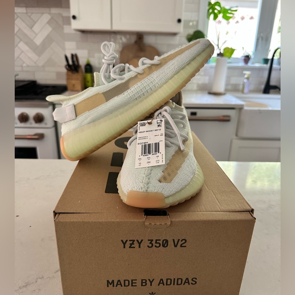 BNWT Yeezy Boost 350 men’s size 10